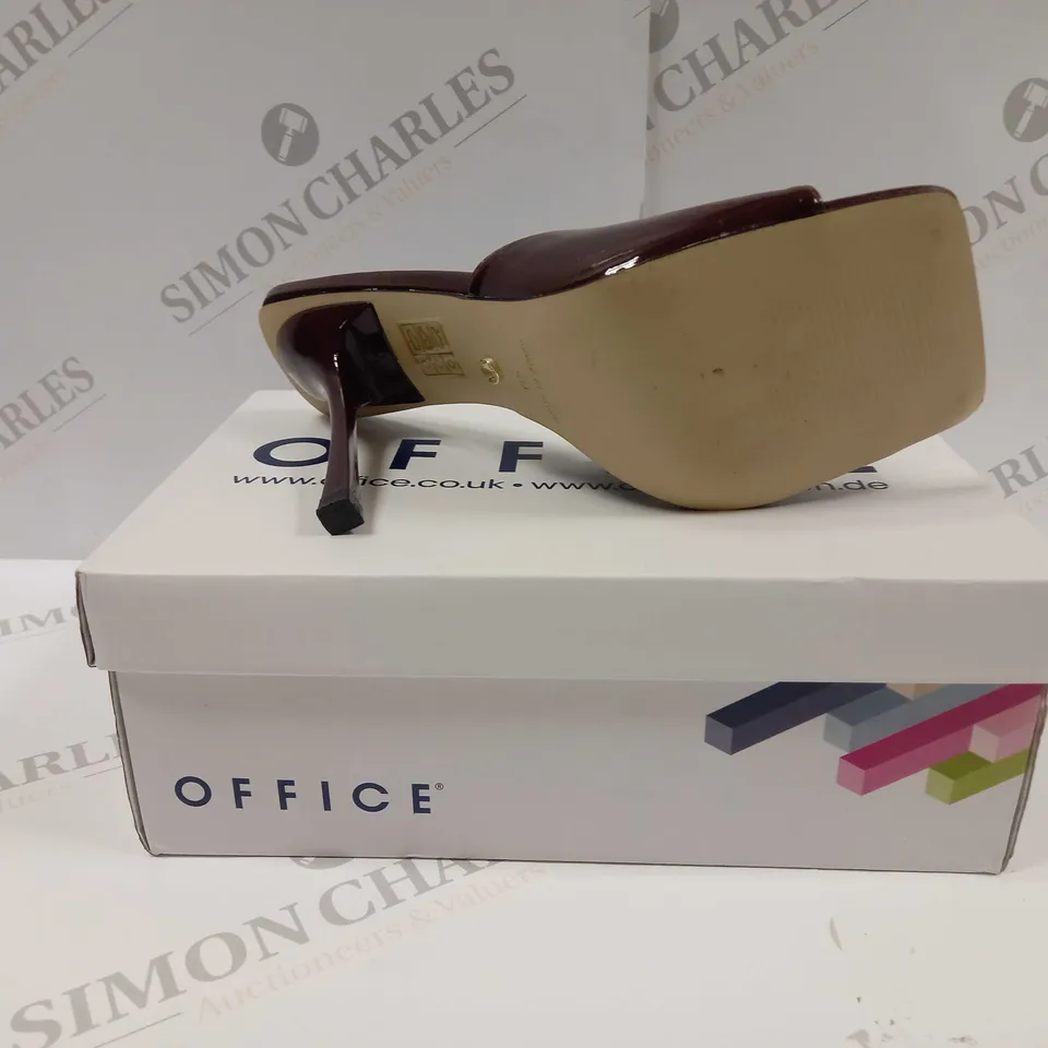 BOXED PAIR OF OFFICE LONDON HEIDI SQUARE TOE MULES IN BURGUNDY UK SIZE 7 