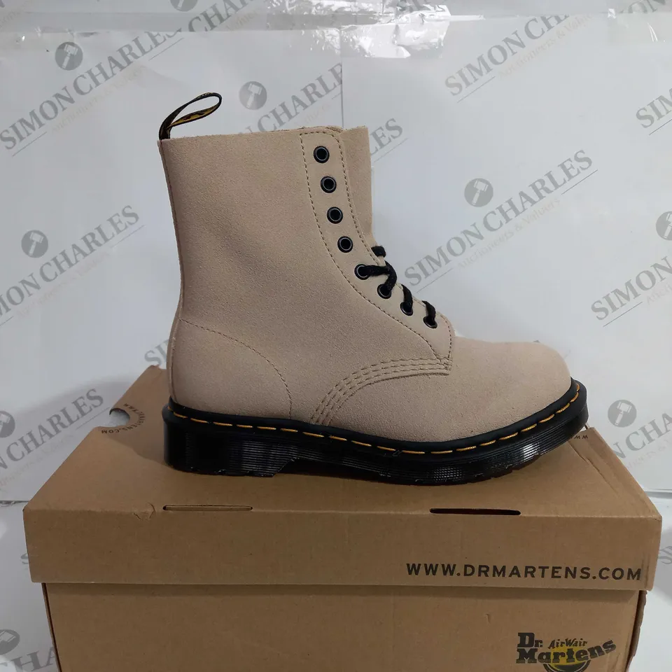 BOXED DR MARTINS 1460 PASCAL WARM SAND HIGH TOP - UK 5