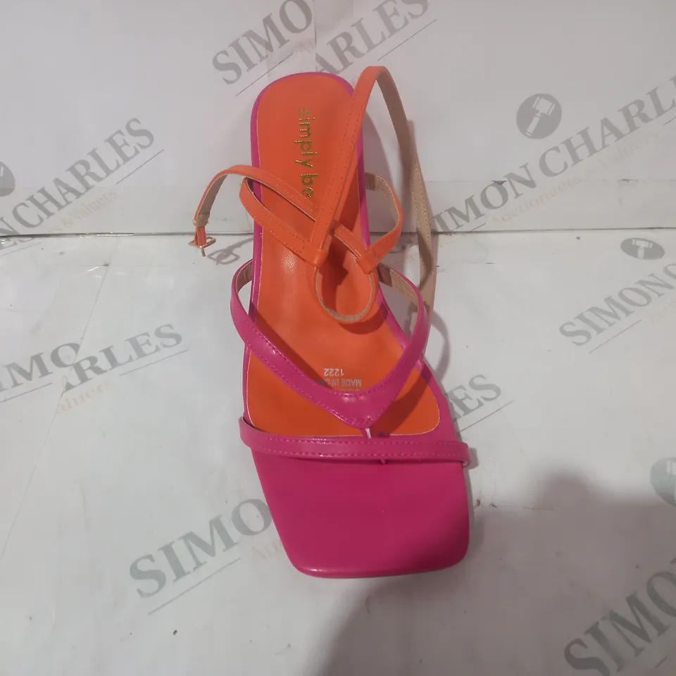 BOXED PAIR OF SIMPLY BE TOE POST MID HEEL SANDALS IN PURPLE/ORANGE UK SIZE 7