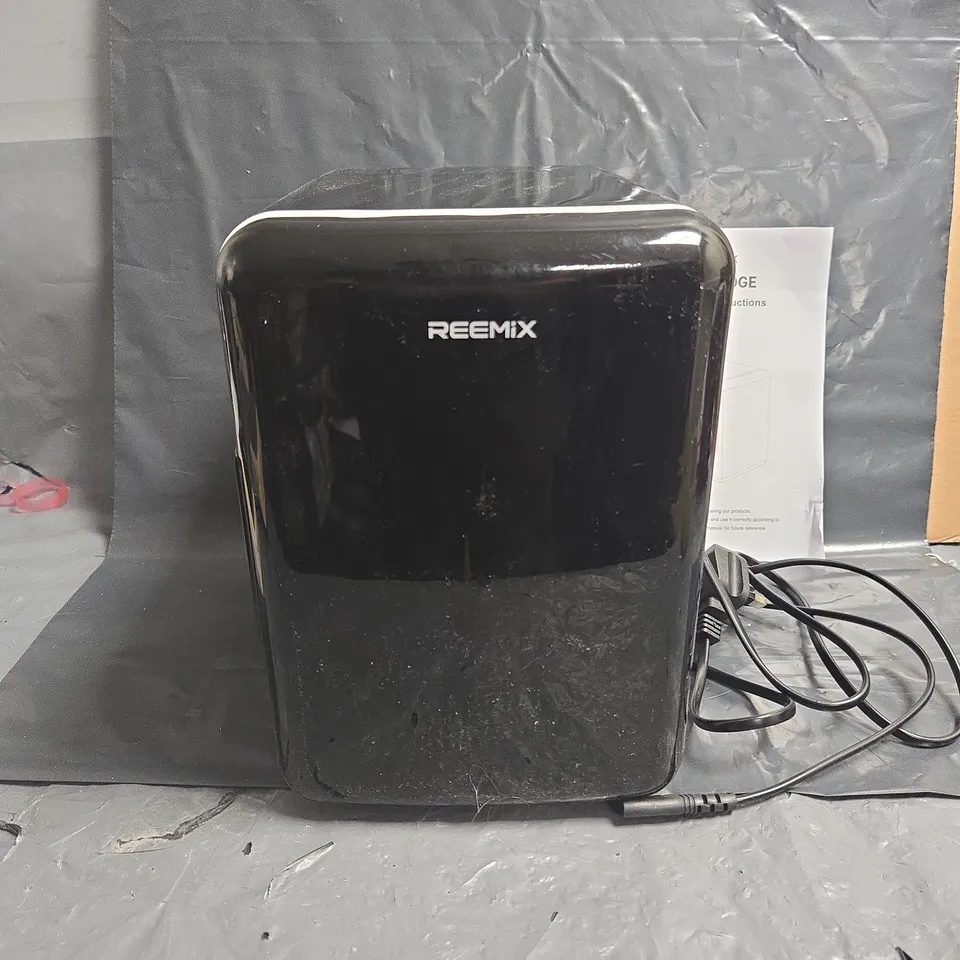 6-CAN 4-LITRE MINI FRIDGE - BLACK