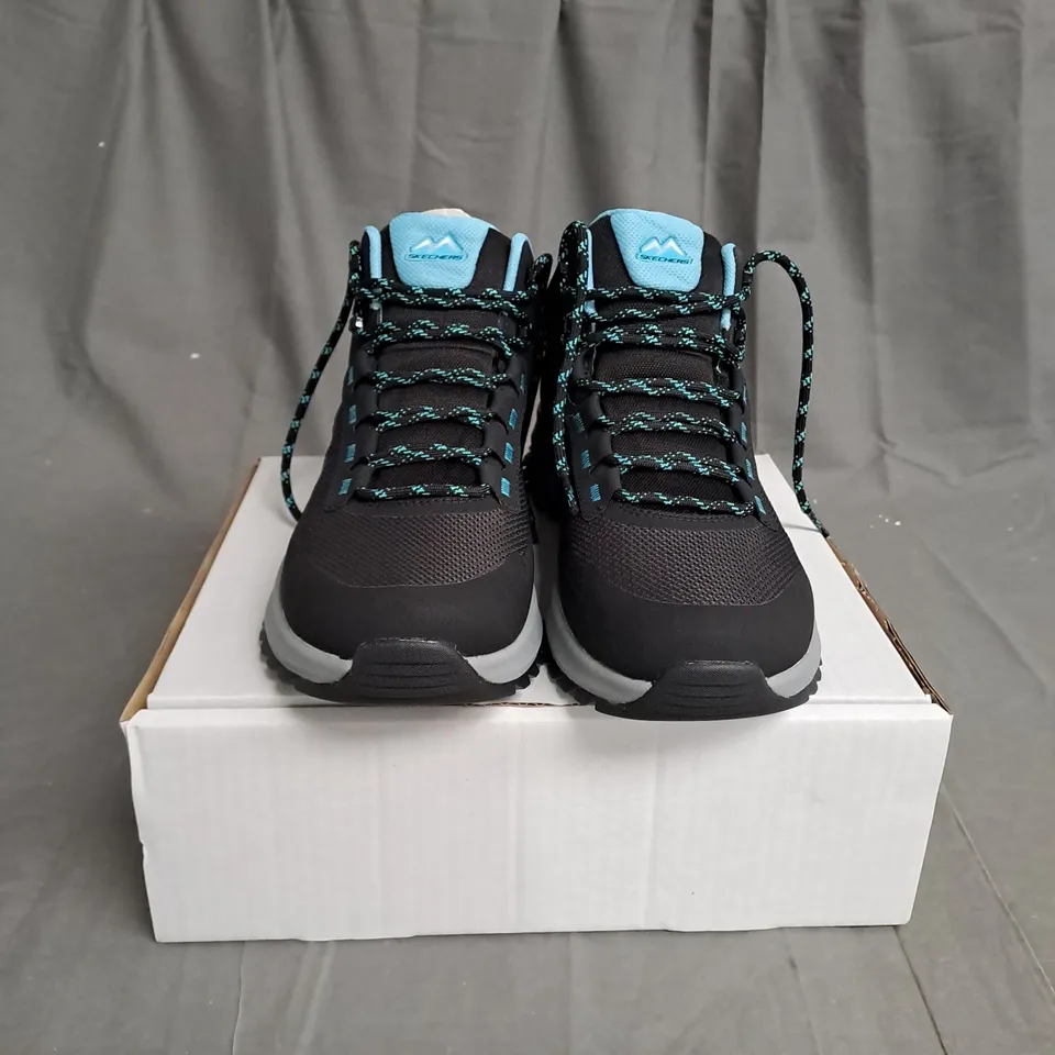 SKETCHERS ARCH FIT WOMENS SIZE 9.5 WORKWEAR SHOES 