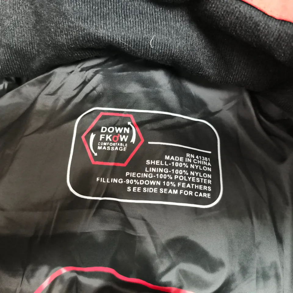 DOWN FCOW RED JACKET WITH HOOD AND BLACK ZIP DETAILS 3XL