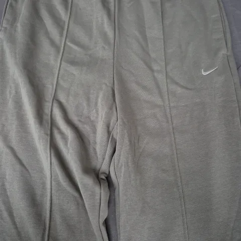 NIKE SLIM FIT HIGH RISE JOGGERS IN SAGE GREEN SIZE SMALL