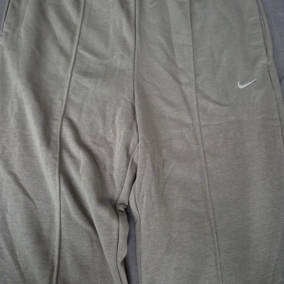 NIKE SLIM FIT HIGH RISE JOGGERS IN SAGE GREEN SIZE SMALL