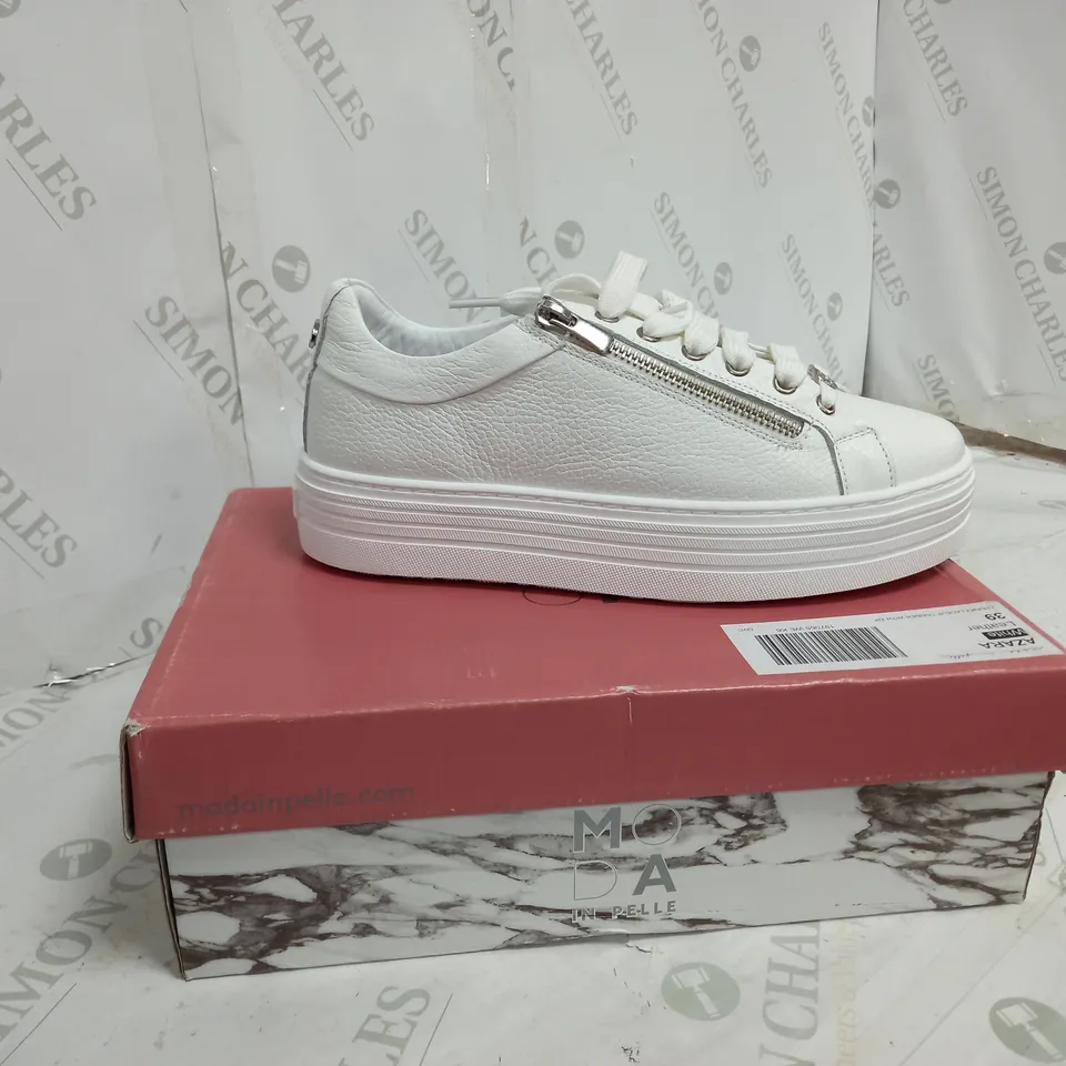 MODAINPELLE CHUNKY LACEUP TRAINER SIZE 39