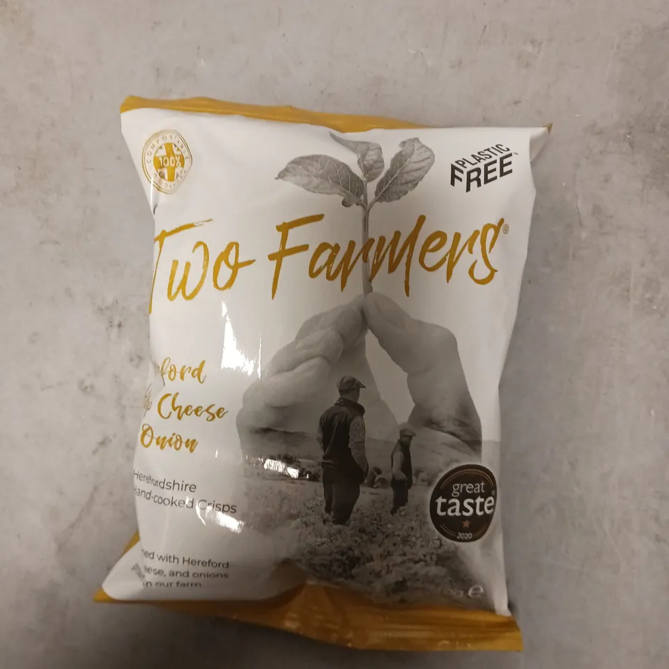 APPROXIMATELY 20 TWO FARMERS CHEESE & ONION FLAVOUR CRISPS 