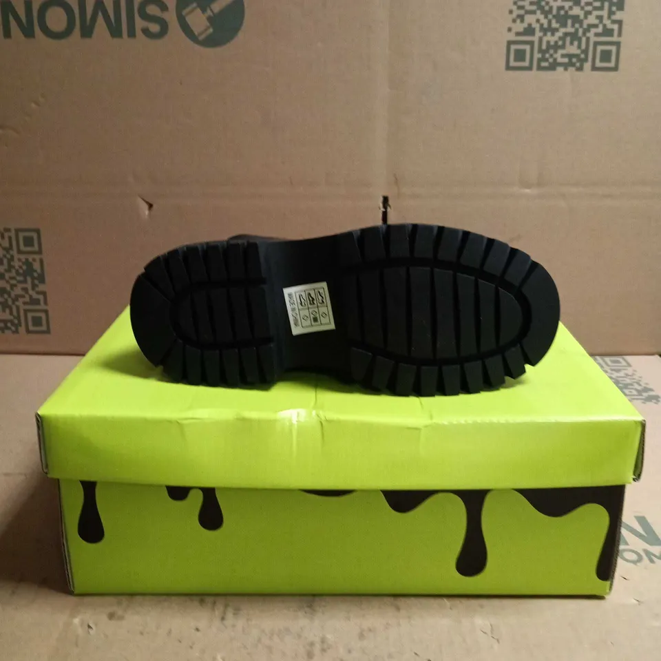 KOI KIDZ MAGIC DREAMERS LACE UP BOOTS BLACK SIZE 12