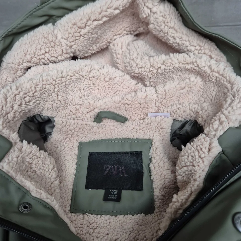Zara Kids Olive Green Parka Jacket – 5 Years (110 cm) with Faux Shearling Lining