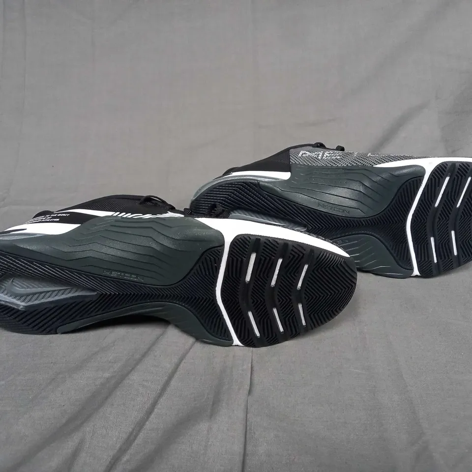 UNBOXED PAIR OF NIKE METCON 8 BLACK LIFTING TRAINERS SIZE UK 10.5