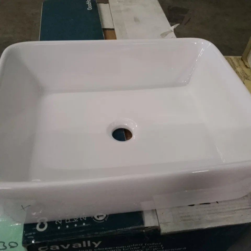 BOXED GOODHOME CERAMIC COUNTERTOP BASIN