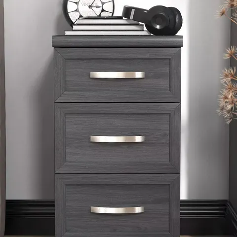 BOXED CAMBERLEY 3 DRAWER GRADUATED BEDSIDE CHEST