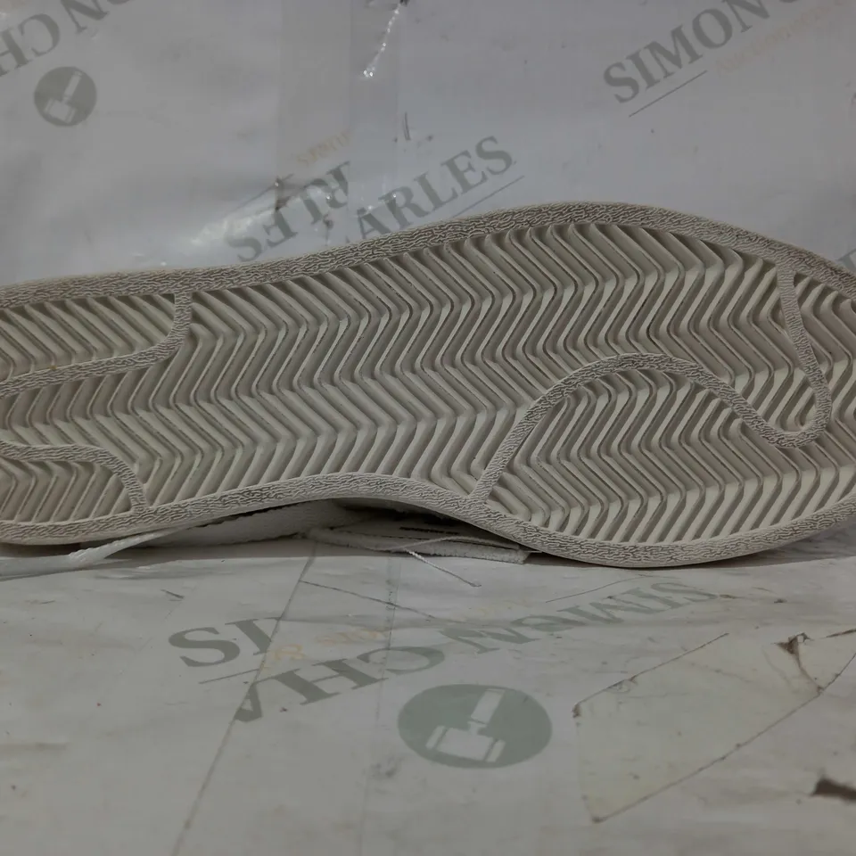 BOXED PAIR OF ADIDAS SUPERSTAR SHOES IN WHITE UK SIZE 7.5