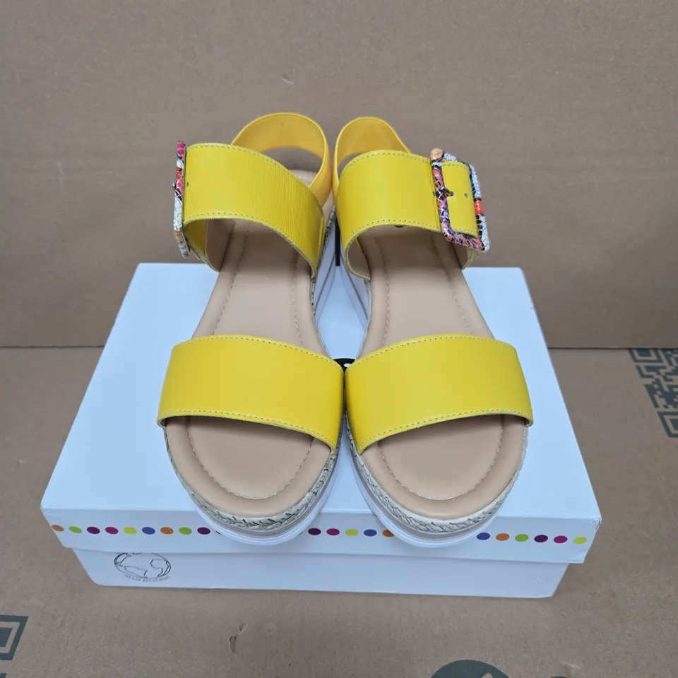 ADESSO MONICA BUCKLE STRAP WEDGE SANDAL SIZE 7