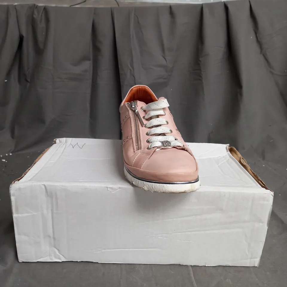 BOXED MODA IN PELLE BRASINA TRAINER SIZE 6
