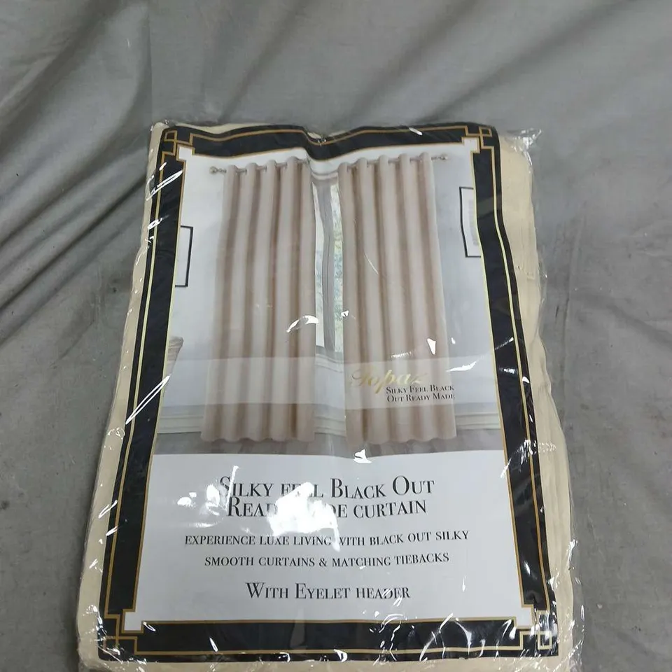 BOX OF APPROXIMATELY 5 TOPAZ SILKY FEEL BLACKOUT CURTAINS IN BEIGE - 46"X90" (116X228CM)