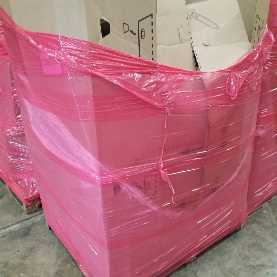 PALLET CONTAINING ASSORTED PRODUCTS INCLUDING CHAIR MAT, SOLAR PANEL KIT, 2IN1 LAWN SCARIFIER, BROODER HEN & 4 WHEEL SHOPPING TROLLEY