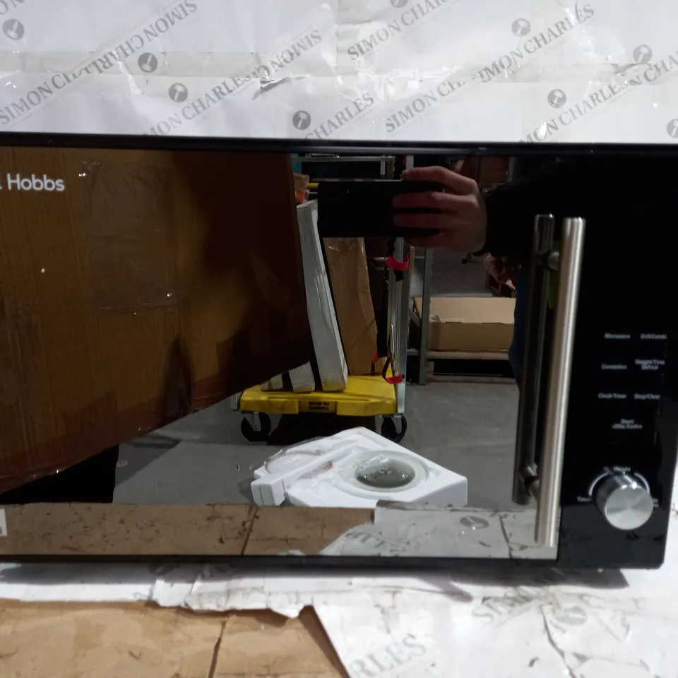 RUSSELL HOBBS COMBI MICROWAVE WITH OVEN AND GRILL [900 WATT, RHM3003B] - BOXED RRP £219
