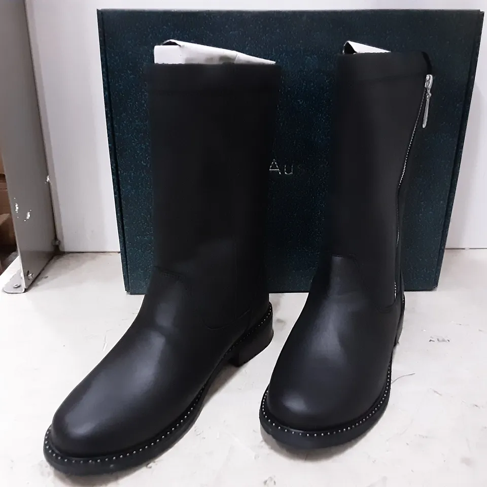 BOXED 4 PAIRS EMU AUSTRALIA UNISEX BOOTS , 4 PAIRS BLACK SIZE 5 