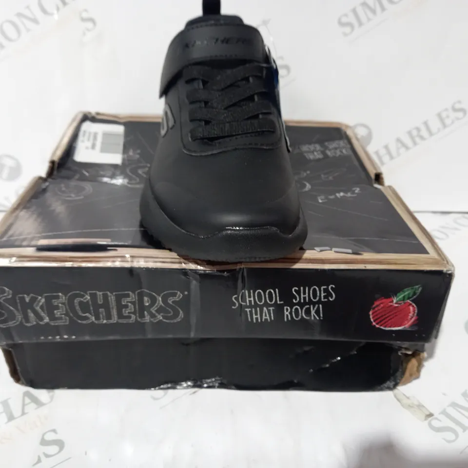 BOXED PAIR OF SKECHERS KIDS SHOES IN BLACK UK SIZE 12