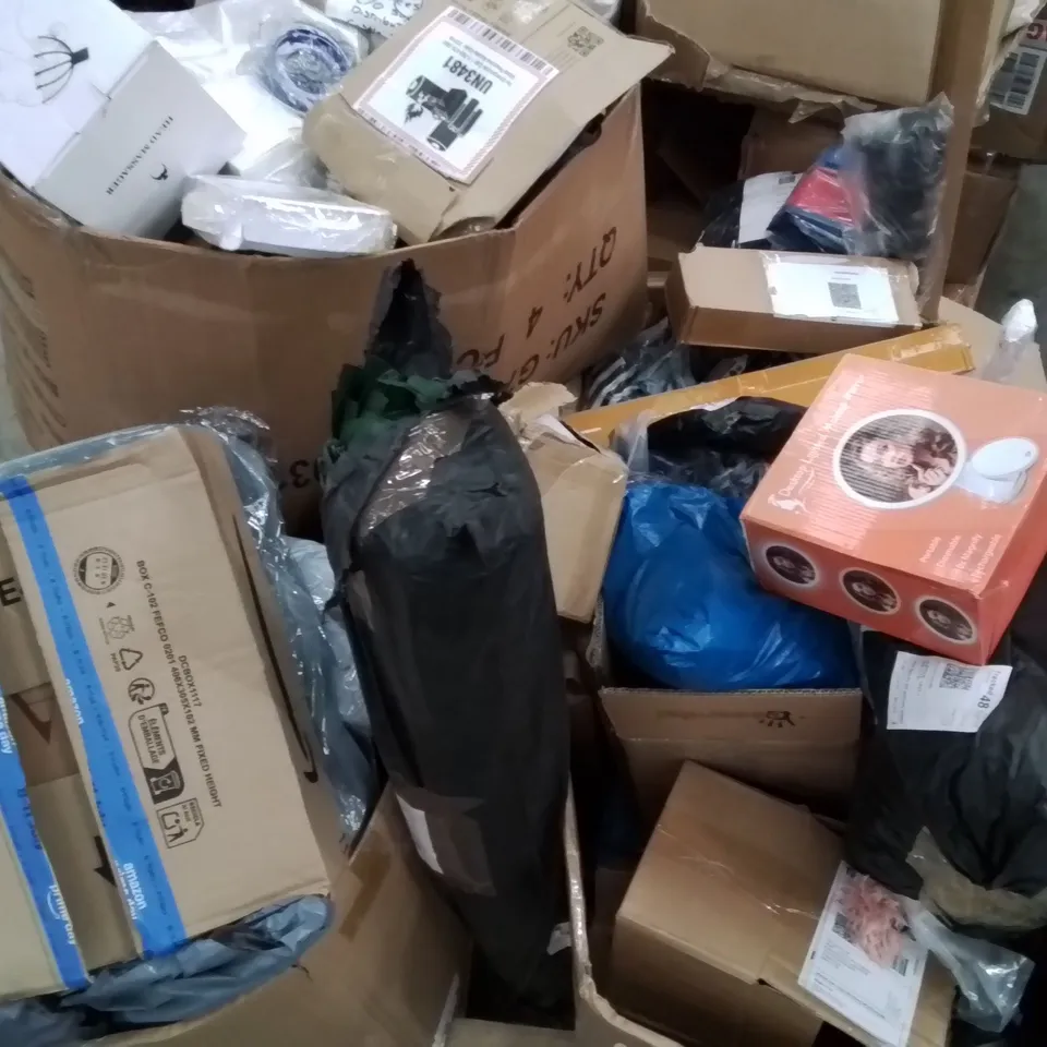 PALLET CONTAINING VARIOUS ASSORTED HOUSEHOLD CUSTOMER RETURNS TO INCLUDE: HEAD MASSAGER, DIESEL PUMP, SOLDERING IRONS, GARDEN FENCING, MAKEUP MIRROR ETC.