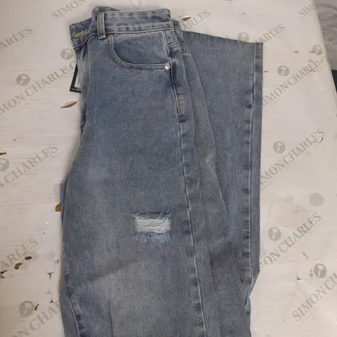 PRETTYLITTLETHING TALL EXTRA LONG RIPPED STRAIGHT LEG JEANS IN LIGHT WASH SIZE 12