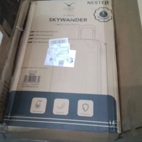BOXED LUGG 28INCH SKYWANDER CREAM&BROWN SUITCASE 