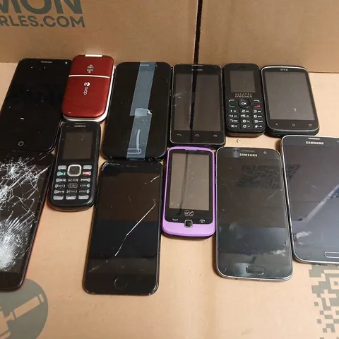 APPROXIMATELY 12 ASSORTED DAMAGED / FAULTY MOBILE PHONES