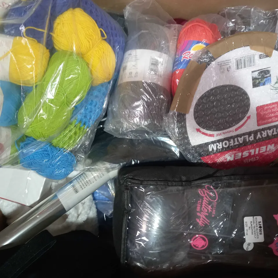 BOX OF APPROXIMATELY 15 ASSORTED HOUSEHOLD ITEMS TO INCLUDE SNUGGLE BABY HOODED TOWEL, OE LIGHTS 200 BRIGHT WHITE LED SOLAR FAIRY LIGHTS, HOTHANDS HAND WARMERS, ETC