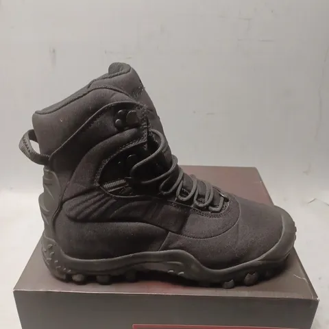 BOXED PAIR OF VIPER BOOTS IN BLACK - UK SIZE 9