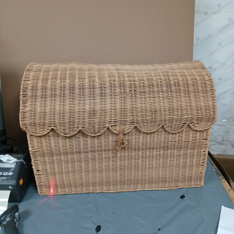 LARGE WICKER HAMPER WITH LID – RECTANGULAR STORAGE BASKET, NATURAL FINISH