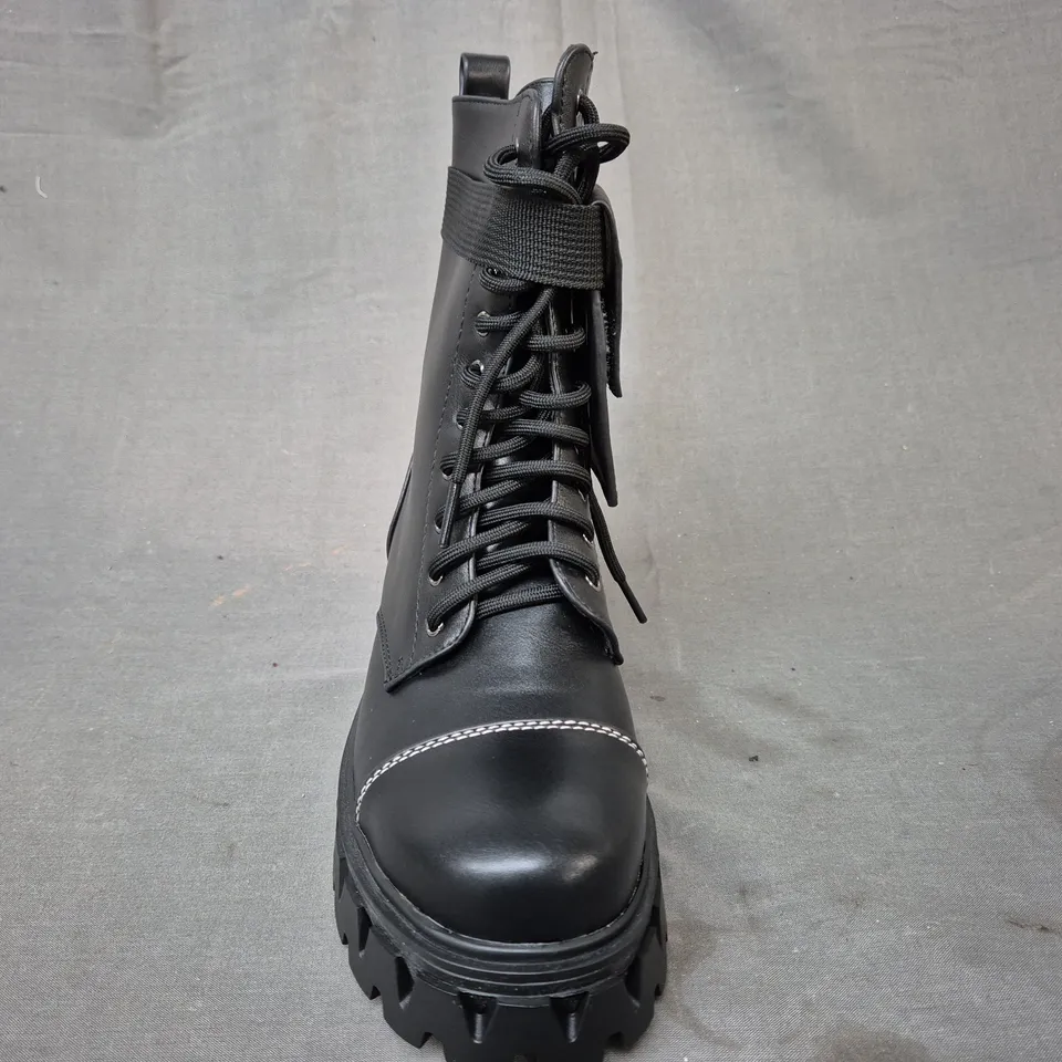 BOXED PAIR OF KOI BANSHEE FALLOUT CYBER BOOTS IN BLACK UK SIZE 4