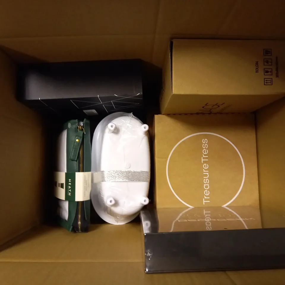 APPROXIMATELY 10 FRAGRANCE AND COSMETIC BOXSETS TO INCLUDE FCUK BODY DUO, VIOLA SKIN SET, EUCERIN HYALURON-FILLER SPF15 COMBINATION NORMAL SKIN 50ML SET 3, ETC