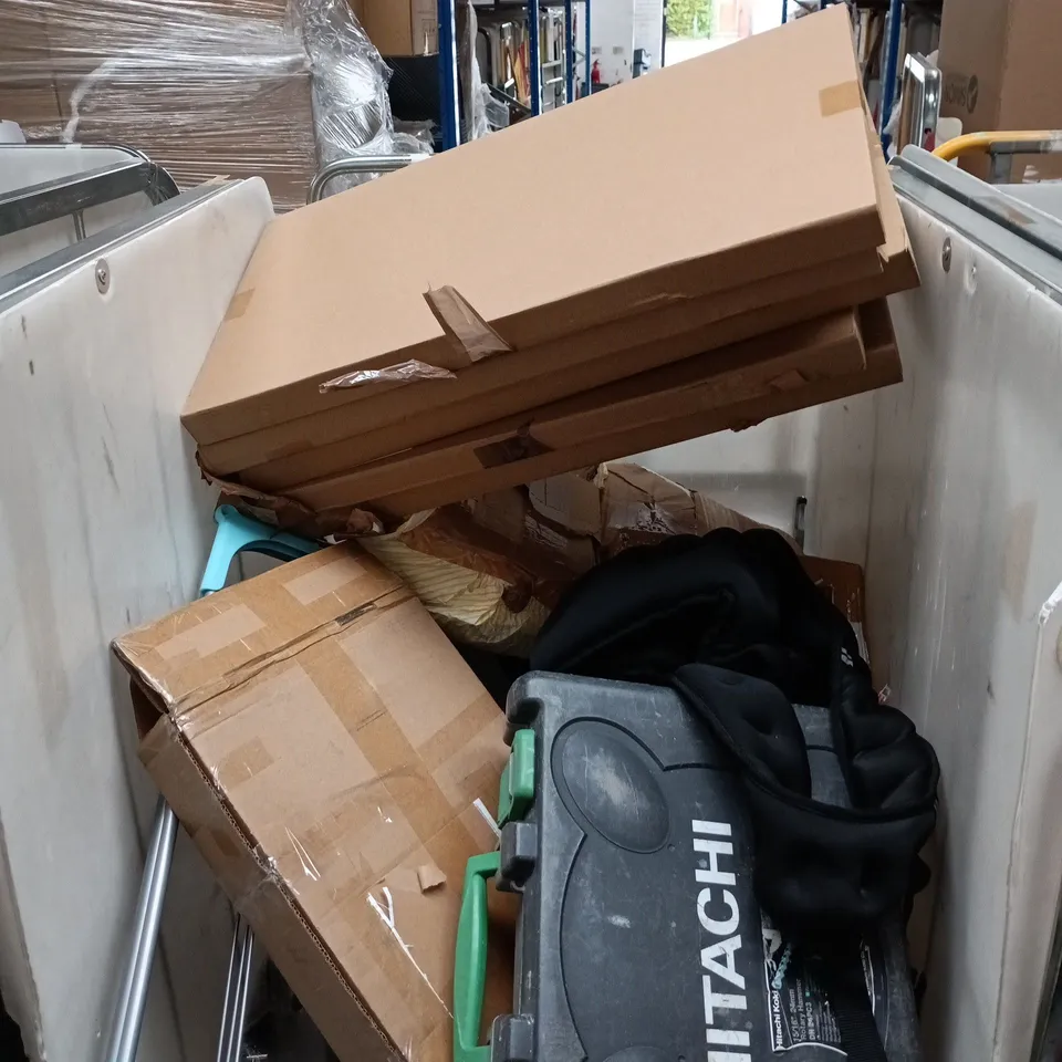 CAGE OF APPROXIMATELY 15 ASSORTED ITEMS TO INCLUDE WEIGHTED VEST ETC