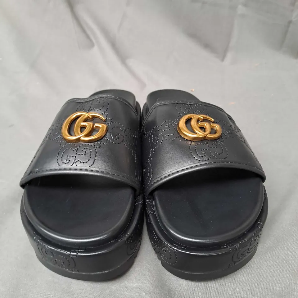 PAIR OF BLACK GUCCI SLIDES SIZE EU 39