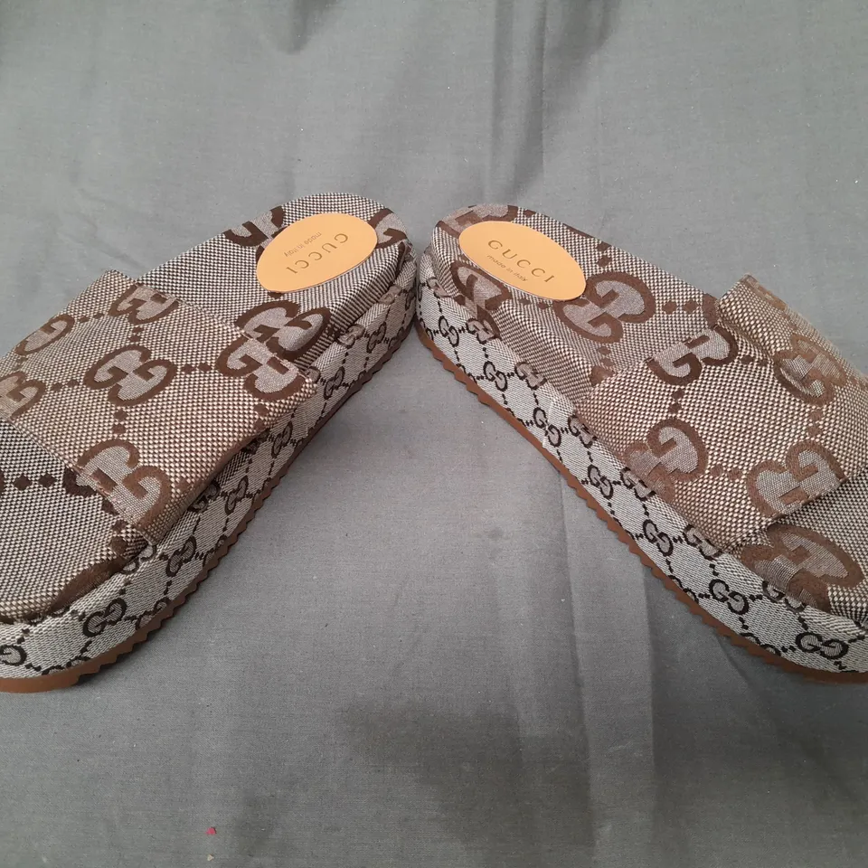 PAIR OF GUCCI MONOGRAM MAXI GG PLATFORM SLIDERS IN CAMEL EU SIZE 39