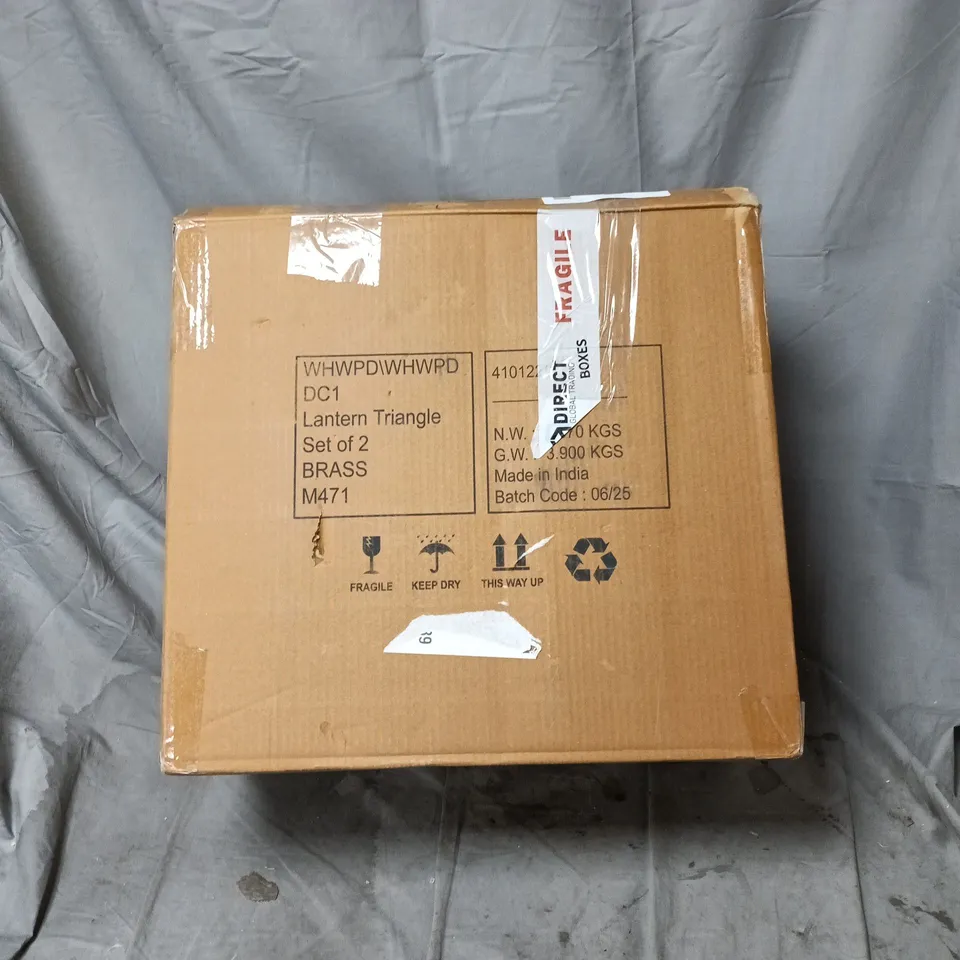 GLASS LANTERN TRIANGLE WITH GOLD EDGE SET OF 2. ITEM DAMAGED