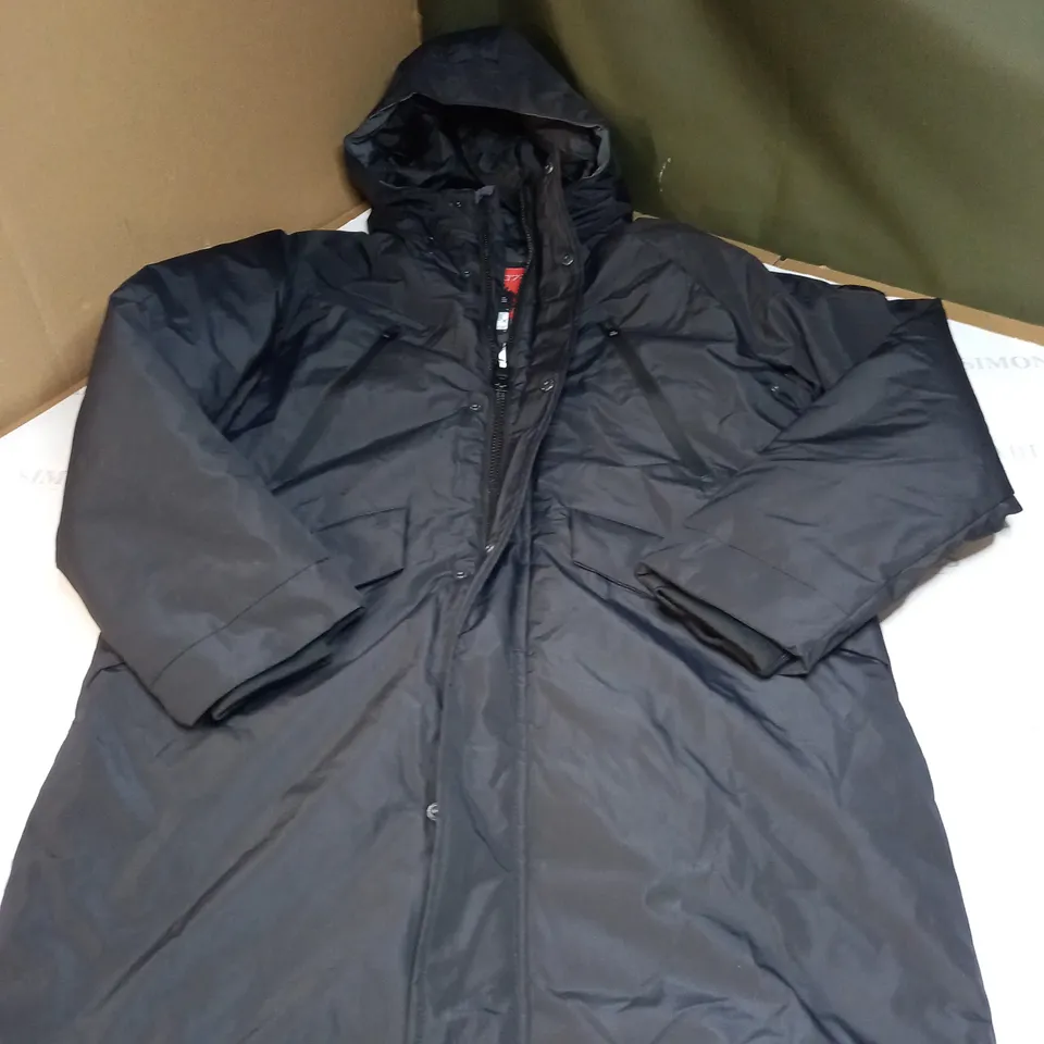 MENS BASIC WATERPROOF ZIPPED COAT SIZE 15 YEARS