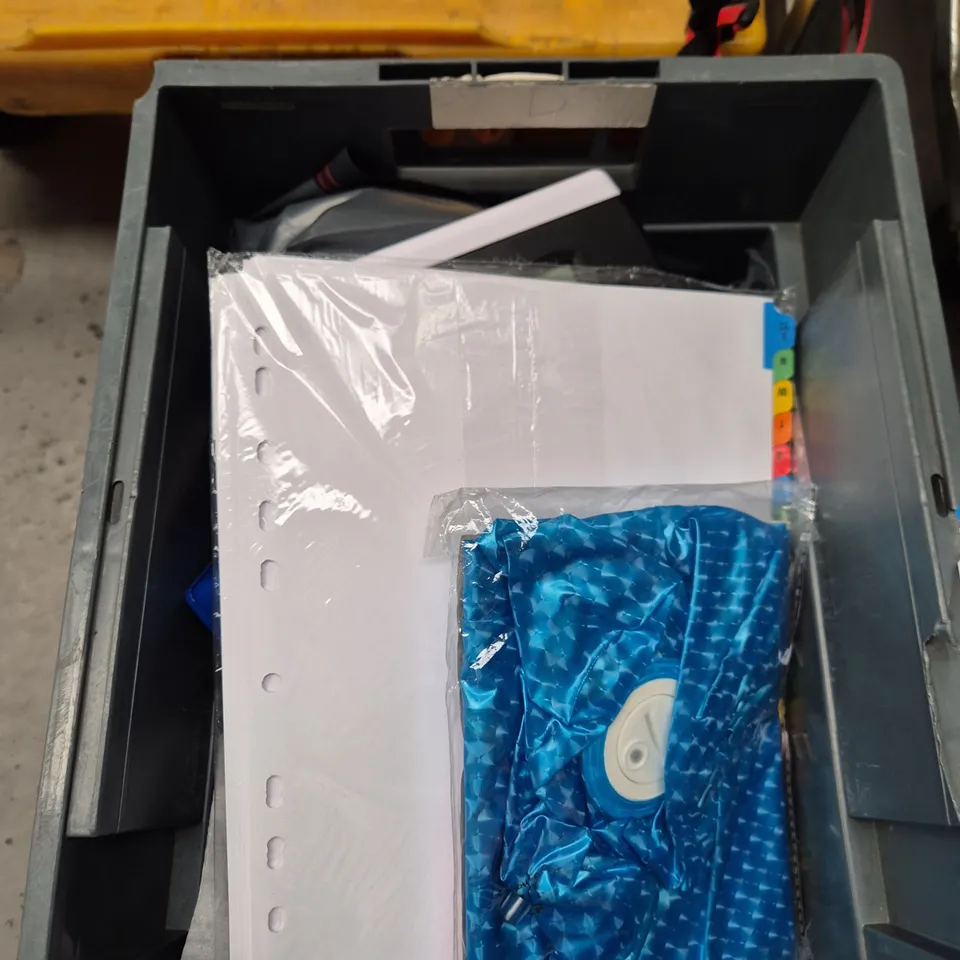 APPROXIMATELY 15 ASSORTED HOUSEHOLD ITEMS TO INCLUDE WEEKLY PLANNERS, ELECTRONIC PEST REPELLER AND COLOURED PENS