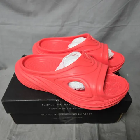 BOXED VIONIC MONSTER COVE SANDALS IN STRAWBERRY - SIZE 6