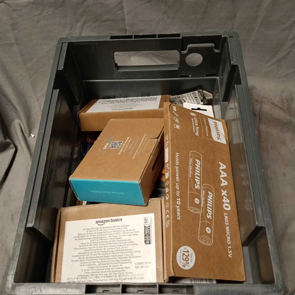 APPROXIMATELY 20 ASSORTED BATTERY PRODUCTS TO INCLUDE DURACELL, AMAZON BASICS, PHILIPS, PALE BALE ETC