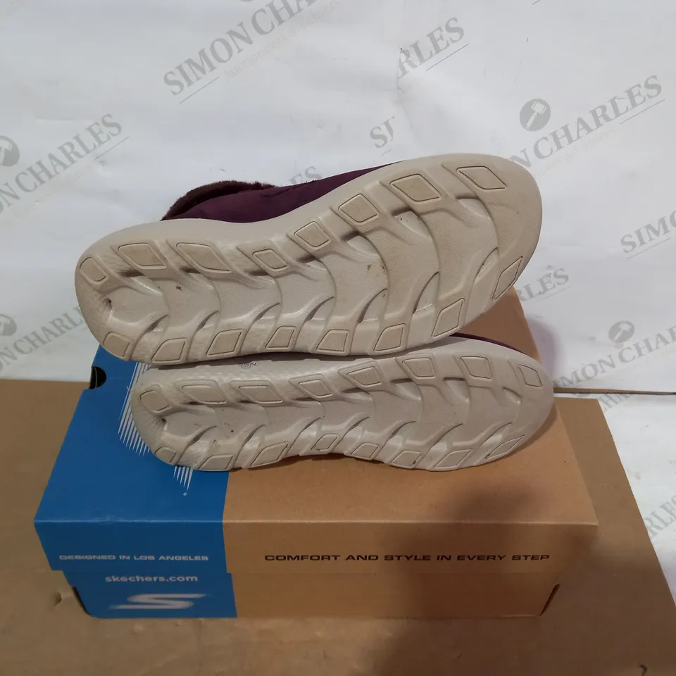 BOXED PAIR OF SKECHERS - SIZE 4.5