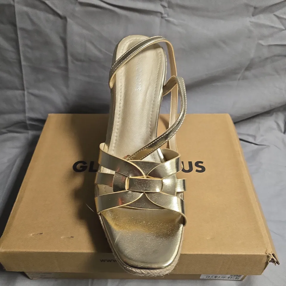 BOXED PAIR OF GLAMOROUS LADIES WEDGE SHOES - UK SIZE 8
