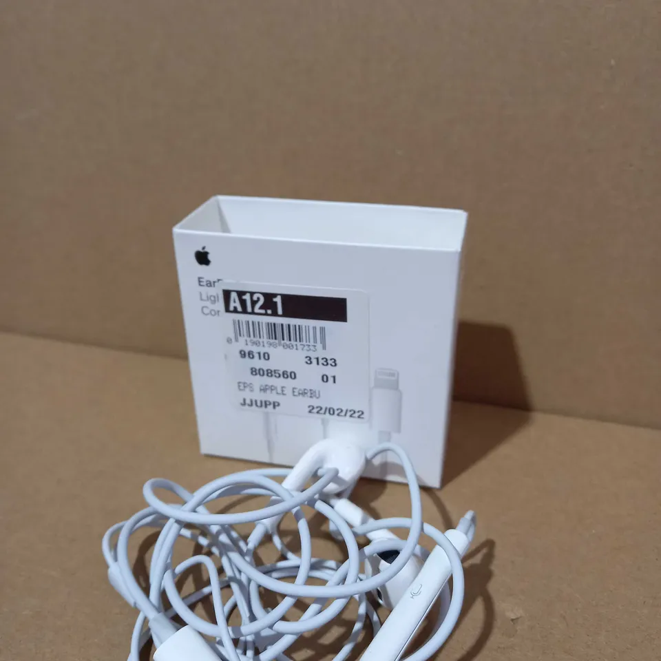 APPLE EARPODS WITH LIGHTENING CONNECTOR 