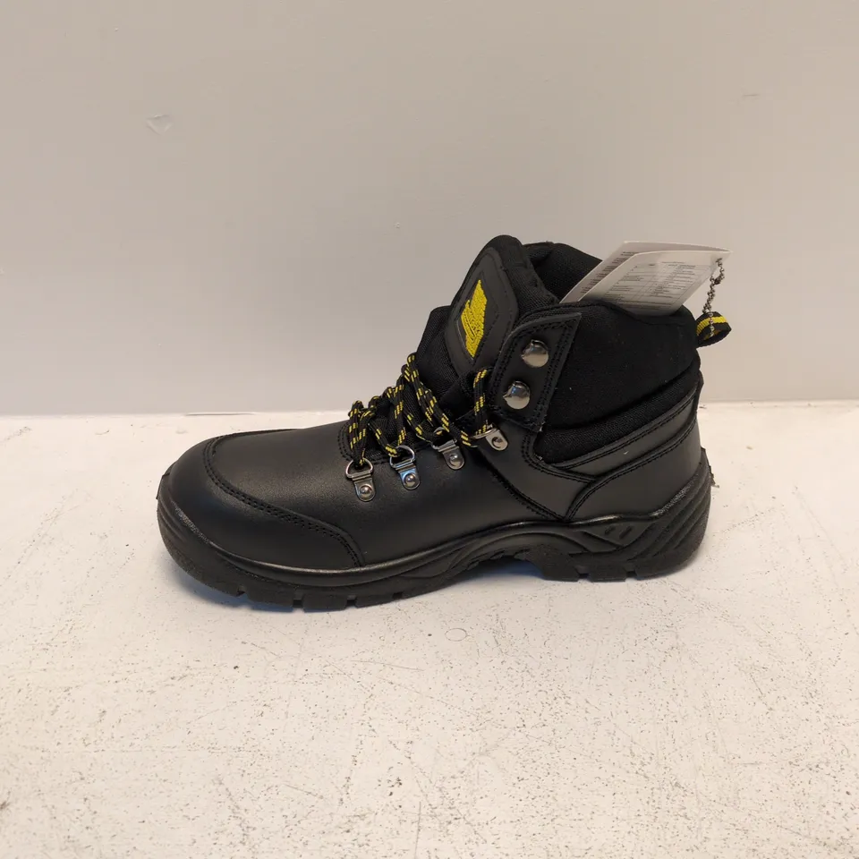 EARTHWORKS SAFETY BOOTS – BLACK LEATHER WITH RUGGED TREAD SOLE