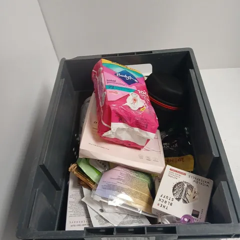 TOTE OF APPROXIMATELY 16 ASSORTED HEALTH AND BEAUTY ITEMS TO INCLUDE: THE ORDINARY CREAM CLEANSER 