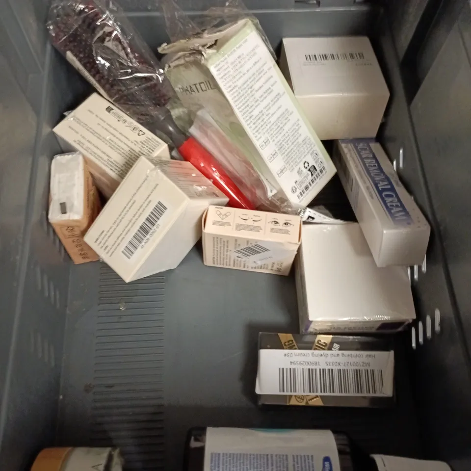 APPROXIMATEY 20 ASSORTED HEALTH AND BEAUTY PRODUCTS TO INCLUDE - WISDOM CHLORHEXIDINE MOUTHWASH - CERAVE FOAMING CLEANSER AND MAYBELLINE MASCARA