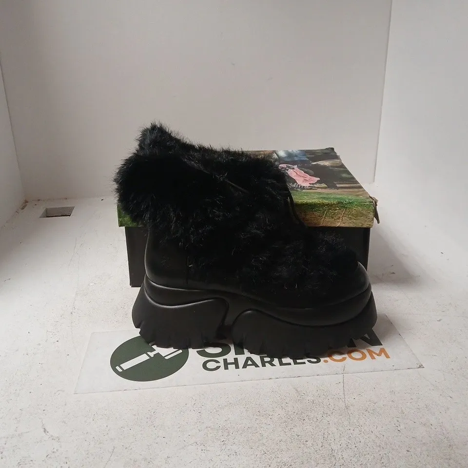 KOI MIDNIGHT SASQUATCH BOOTS BLACK UK 9 