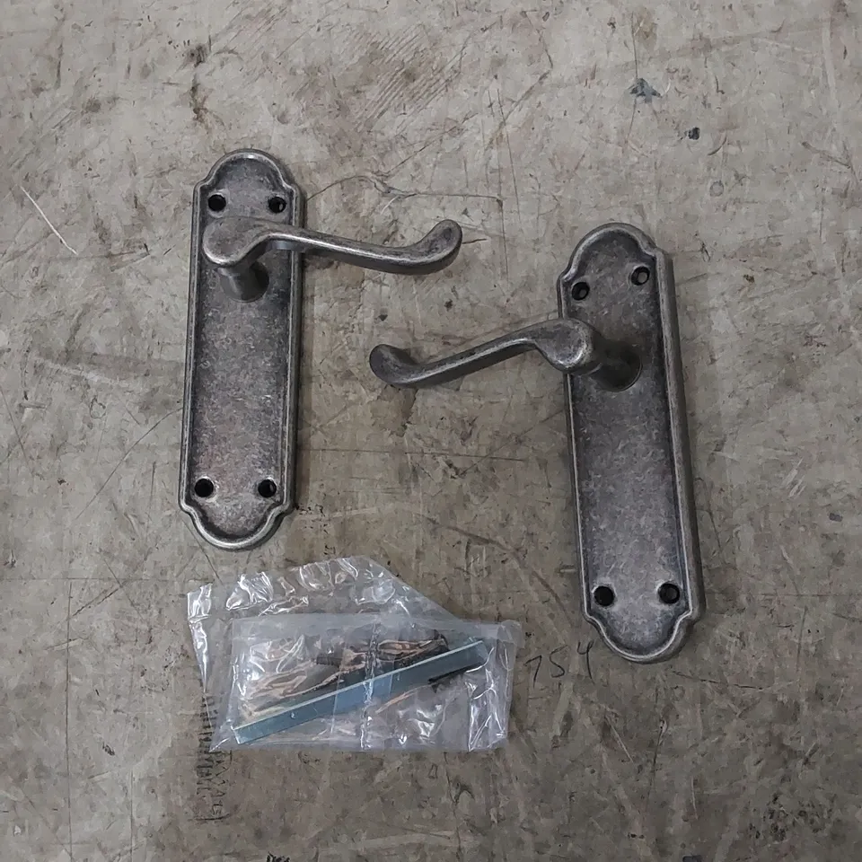 BOXED VICTORIAN SCROLL LATCH DOOR HANDLES