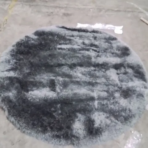 QUALITY DESIGNER RUG APPROXIMATELY 177x167