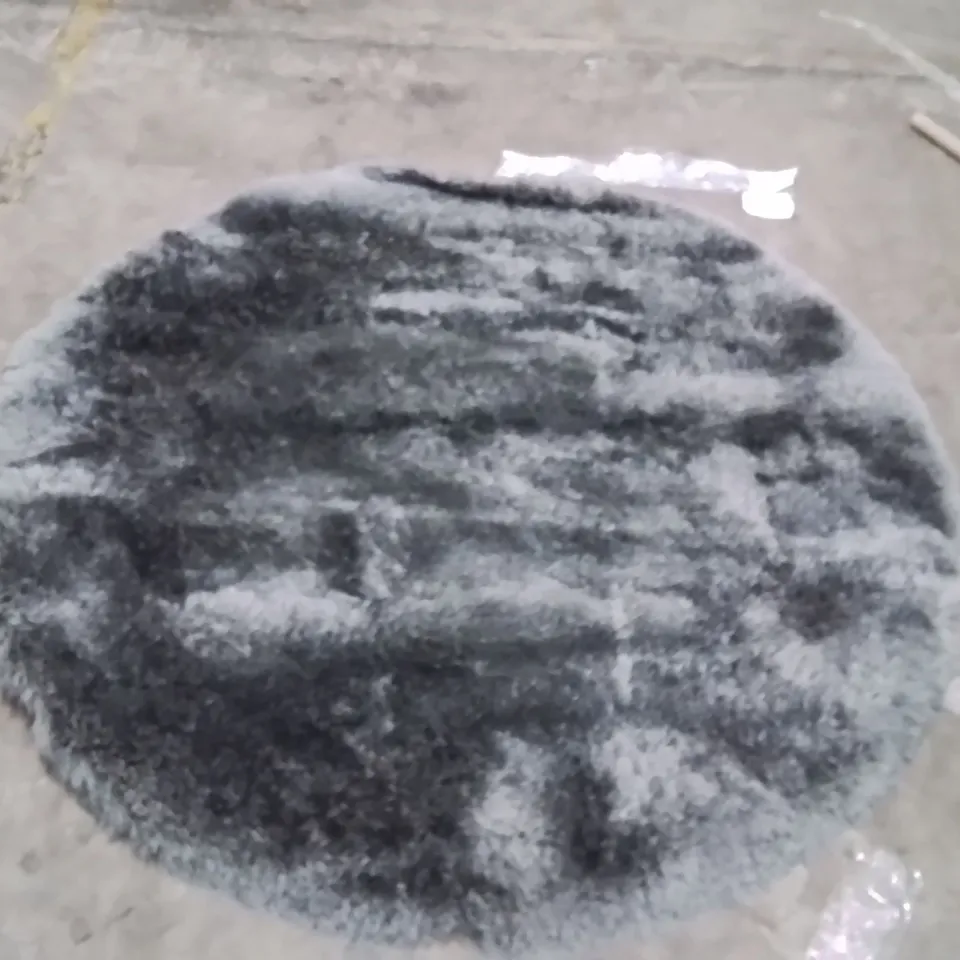 QUALITY DESIGNER RUG APPROXIMATELY 177x167